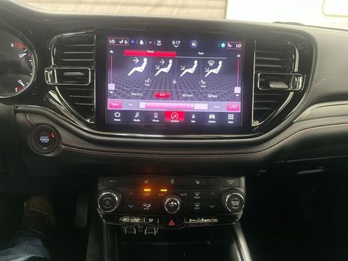 Used 2025 Dodge Durango GT AWD/4WD image 17