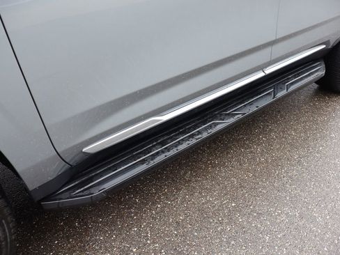 Used 2024 Cadillac Escalade Premium Luxury image 9