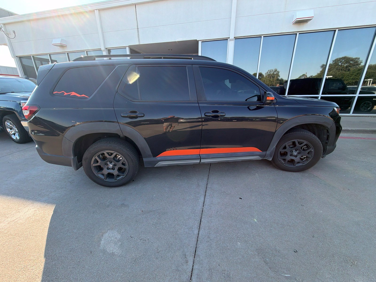 Used 2023 Honda Pilot TrailSport image 4