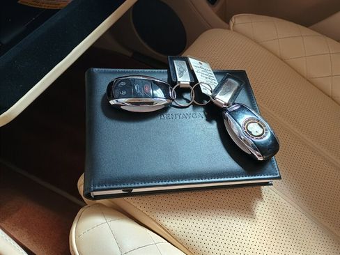Used 2019 Bentley Bentayga AWD/4WD image 55