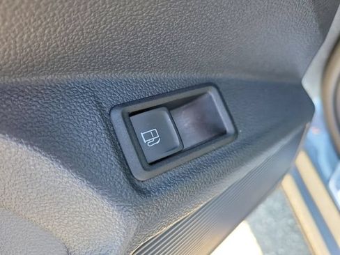 Certified 2023 Volkswagen Taos SE FWD image 16