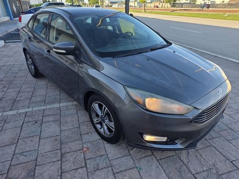 Used 2017 Ford Focus SE FWD image 4