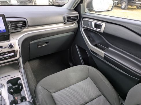 Used 2024 Ford Explorer XLT AWD/4WD image 16