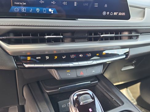 Certified 2025 Cadillac XT4 Premium Luxury FWD image 28