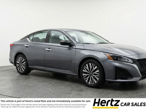 Used 2025 Nissan Altima 2.5 SV FWD image 1