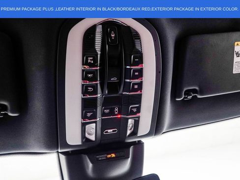 Used 2023 Porsche Macan AWD/4WD image 40