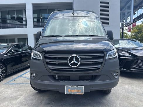 Used 2024 Mercedes-Benz Sprinter 2500 image 2