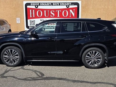 Used 2021 Toyota Highlander Platinum image 1