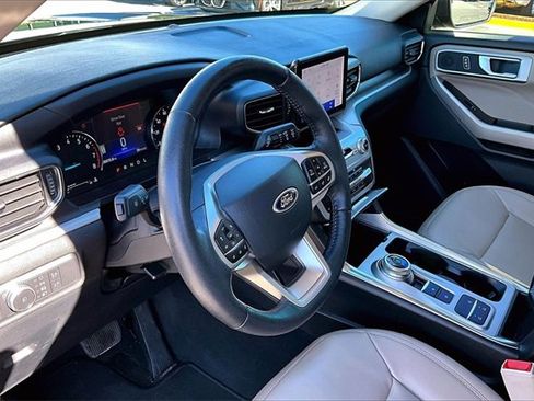 Used 2022 Ford Explorer XLT w/ Equipment Group 202A image 14
