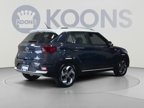Used 2024 Hyundai Venue Limited FWD image 11