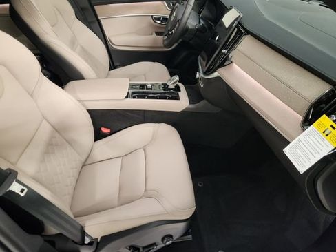 New 2026 Volvo XC90 B5 Core image 3
