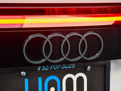 Used 2024 Audi SQ8 Premium Plus w/ Black Optic Package image 93