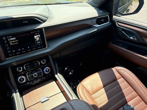 Certified 2023 GMC Yukon Denali Ultimate image 26