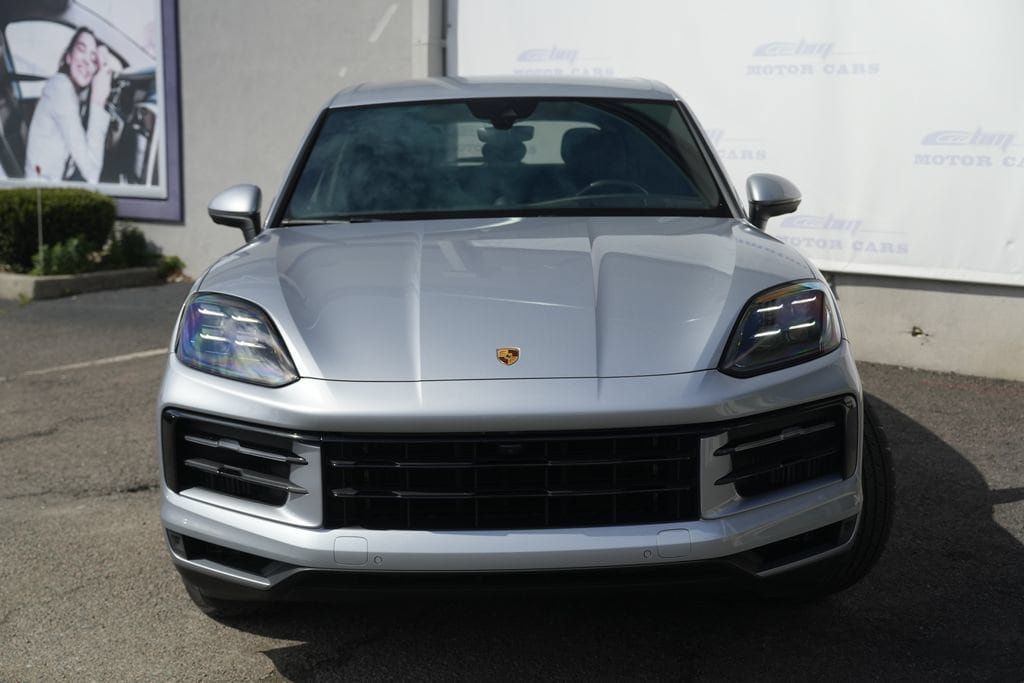Used 2024 Porsche Cayenne S w/ Sport Chrono Package AWD/4WD image 7