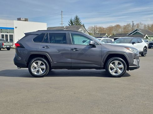 Used 2021 Toyota RAV4 XLE Premium image 7