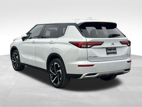 Used 2024 Mitsubishi Outlander SE image 8