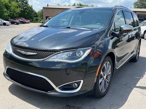 Used 2017 Chrysler Pacifica Limited w/ UConnect Theater Package FWD image 5