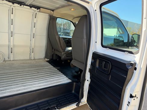 Used 2016 GMC Savana 2500 Extended image 25