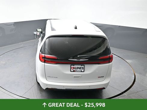 Used 2024 Chrysler Pacifica Touring-L image 50