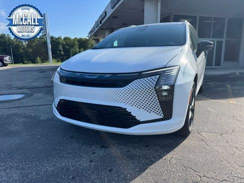 New 2027 Chrysler Pacifica Select AWD/4WD image 1