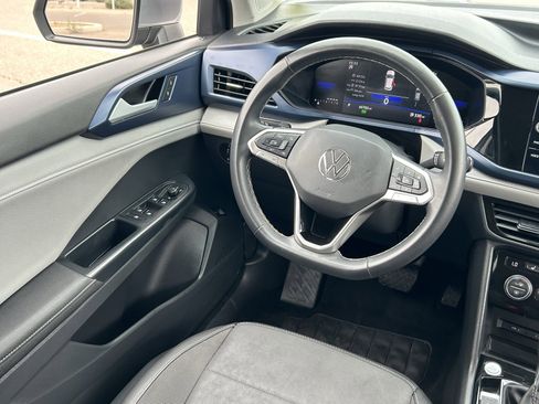 Used 2024 Volkswagen Taos SE image 16