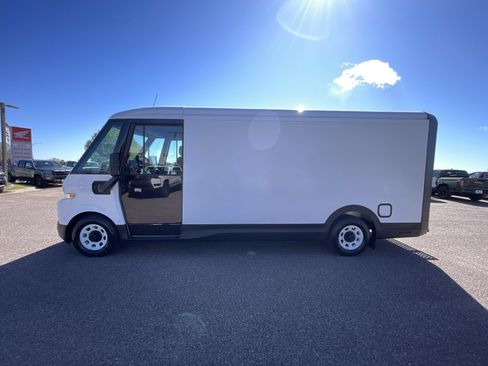 Used 2024 Chevrolet Brightdrop 600 w/ Battery Pack, Max Range AWD/4WD image 5
