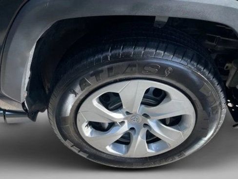 Used 2021 Toyota RAV4 LE image 21