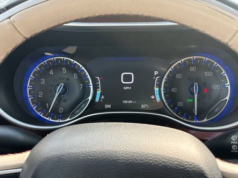 Used 2017 Chrysler Pacifica Limited FWD image 22