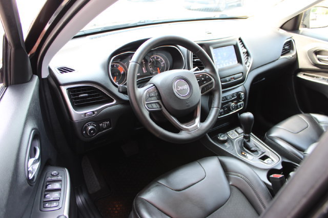 Used 2019 Jeep Cherokee Latitude Plus w/ Cold Weather Group AWD/4WD image 13