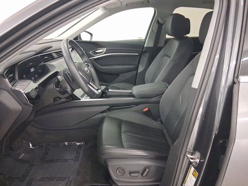 Used 2022 Audi e-tron Premium image 5