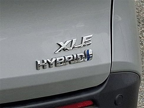 Used 2024 Toyota Sienna XLE image 34