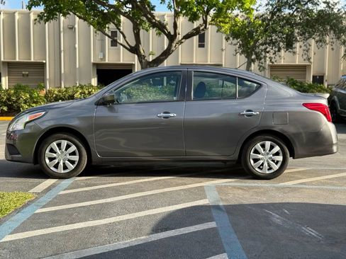 Used 2018 Nissan Versa SV FWD image 5