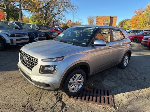 New 2026 Hyundai Venue SE image 3