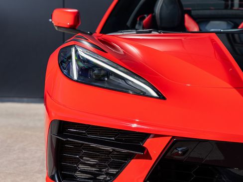 Used 2021 Chevrolet Corvette Stingray Premium Conv w/ Z51 Performance Package image 19