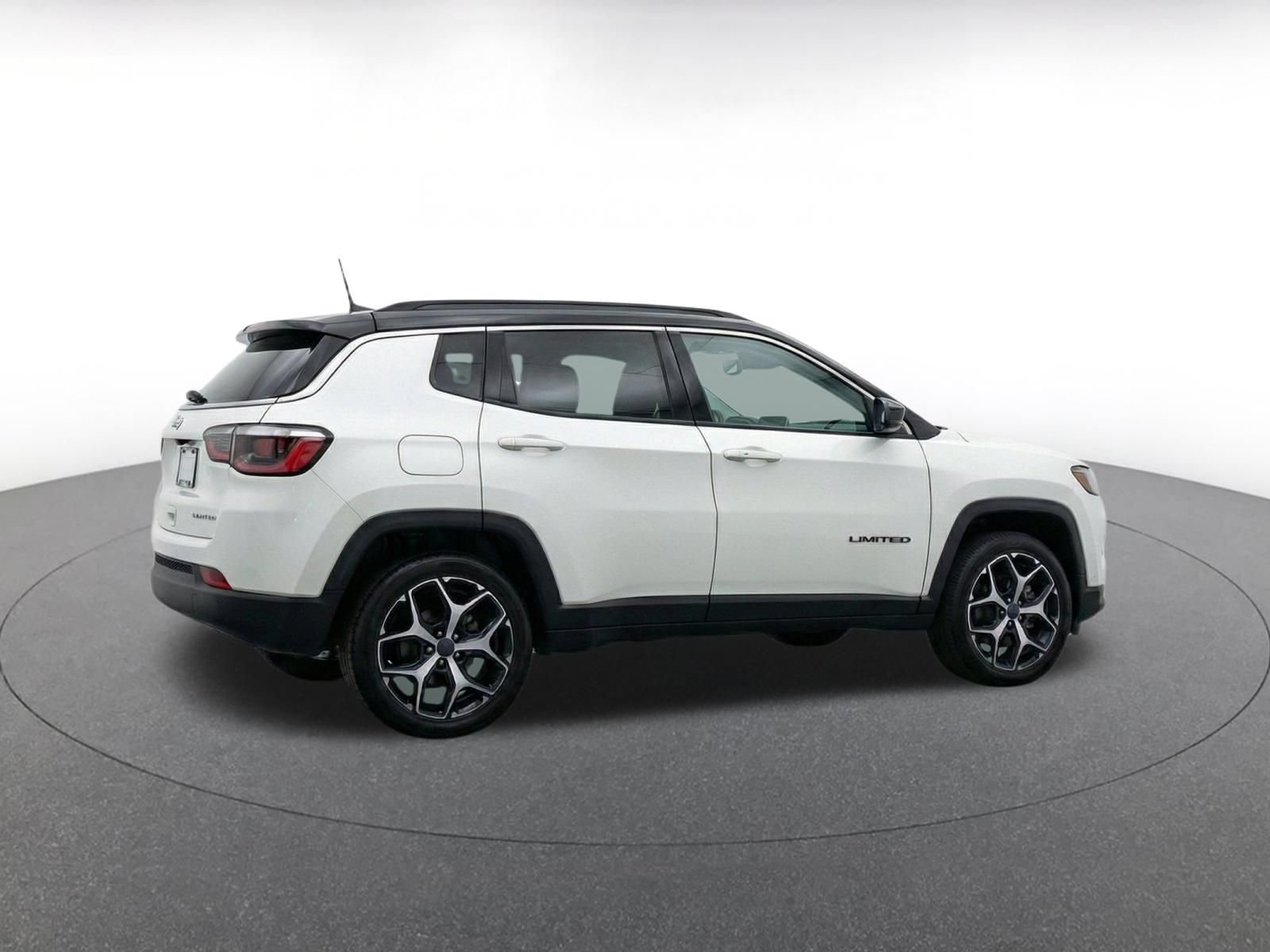 Used 2025 Jeep Compass Limited AWD/4WD image 8