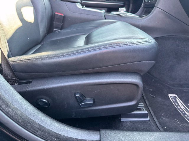 Used 2016 Chrysler 300 Limited AWD/4WD image 30