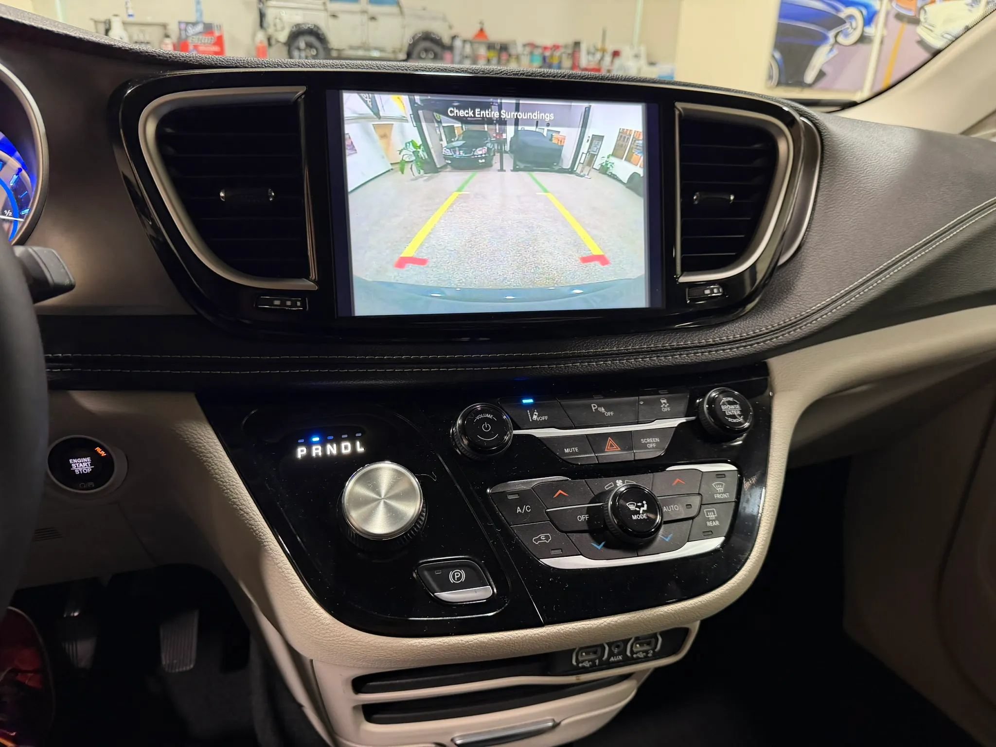 Used 2023 Chrysler Pacifica Touring-L FWD image 48
