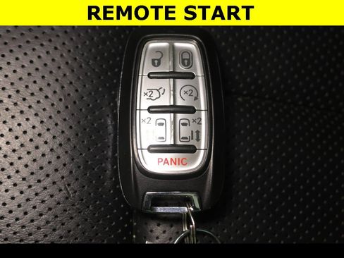 Used 2022 Chrysler Pacifica Limited image 9