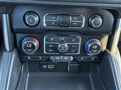 Used 2021 Chevrolet Tahoe LT w/ Luxury Package image 21