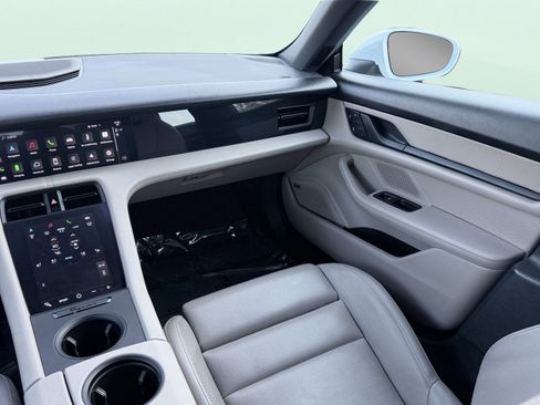 Used 2022 Porsche Taycan image 60