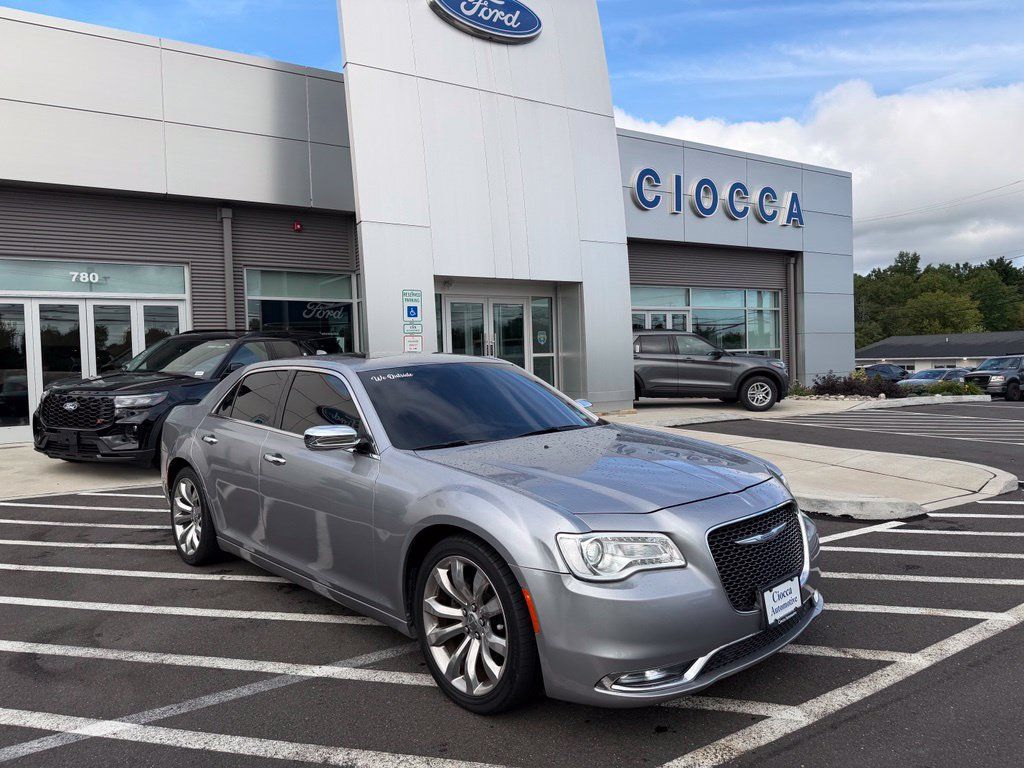 Used 2017 Chrysler 300 C RWD image 4