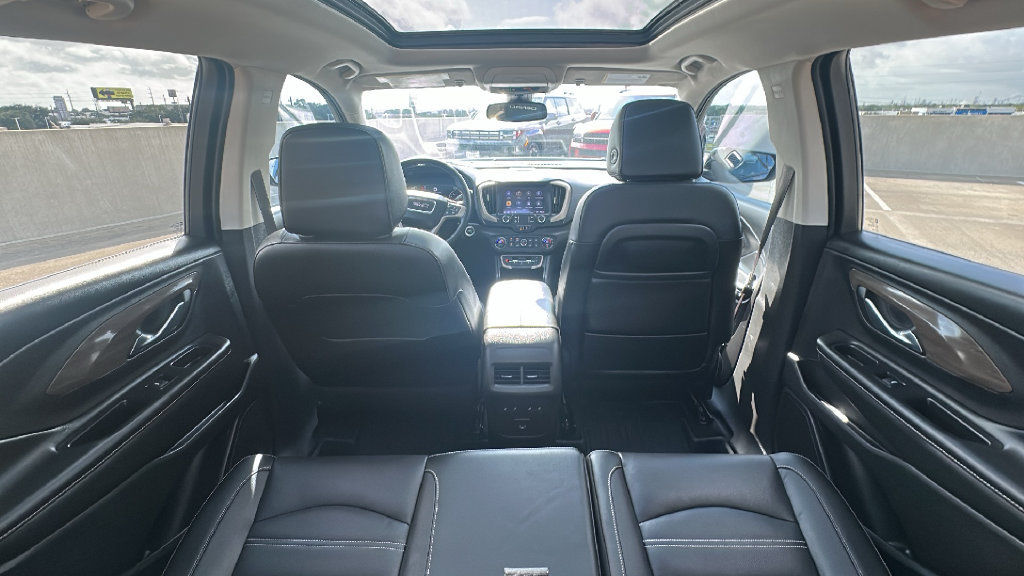 Used 2024 GMC Terrain Denali w/ Black Diamond Edition AWD/4WD image 31