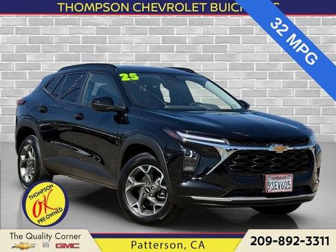 Used 2025 Chevrolet Trax LT w/ Driver Confidence Package FWD image 1
