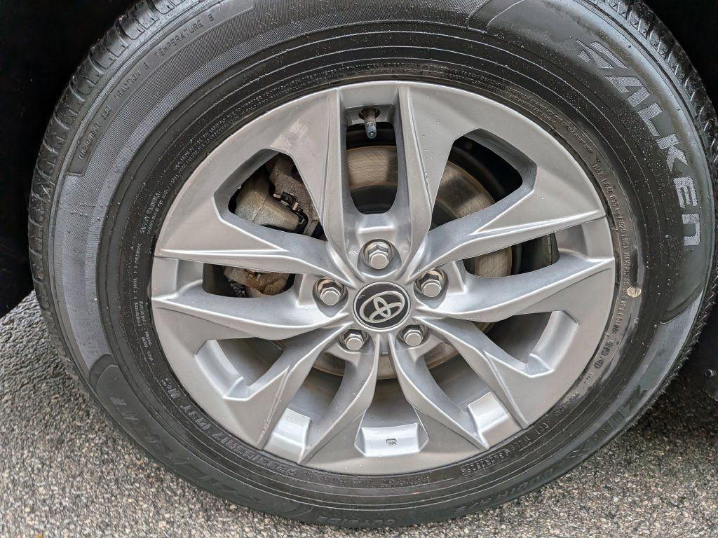 Used 2026 Toyota Sienna XLE FWD image 45