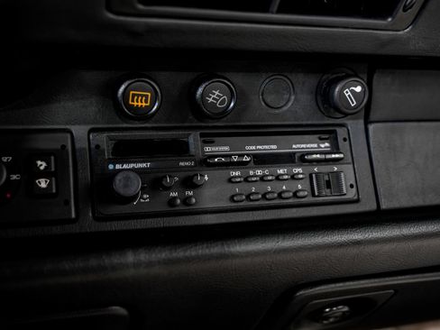 Used 1990 Porsche 911 Carrera RWD image 16