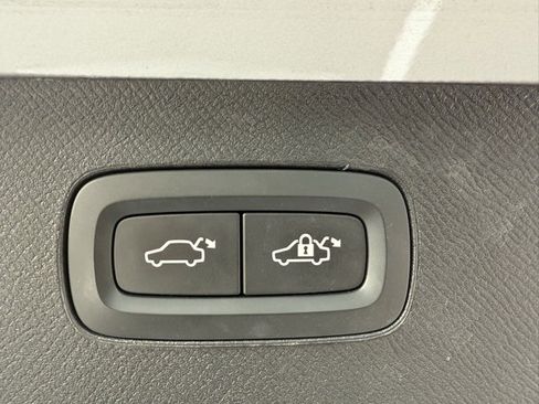 Used 2018 Volvo XC90 T5 Momentum w/ Convenience Package image 12