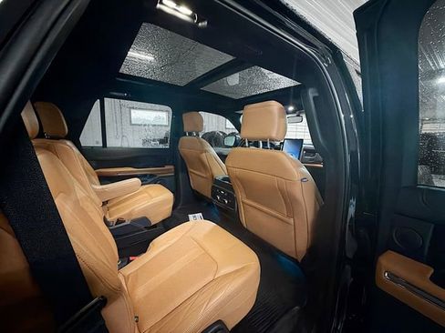 Used 2024 Ford Expedition Platinum AWD/4WD image 11