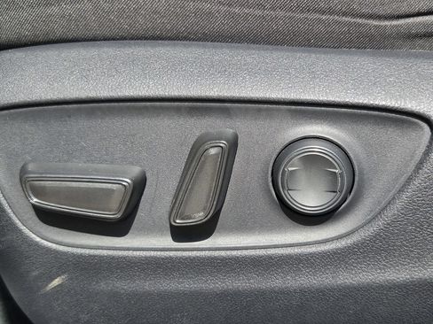 Used 2025 Toyota RAV4 XLE FWD image 28