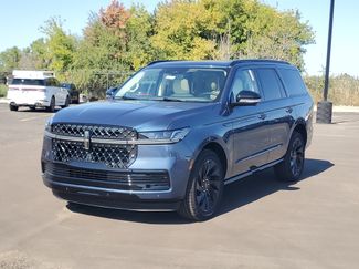 New 2027 Lincoln Navigator Reserve w/ Jet Appearance Package AWD/4WD video 2