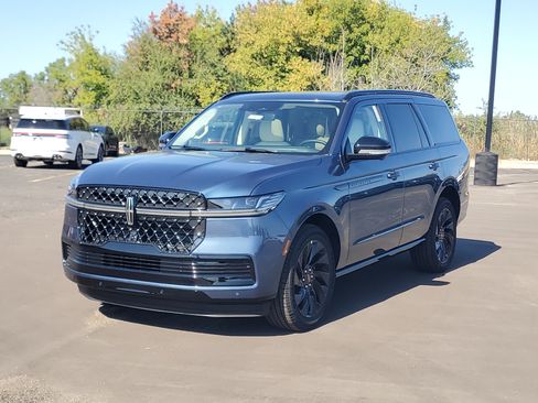 New 2027 Lincoln Navigator Reserve w/ Jet Appearance Package AWD/4WD image 2